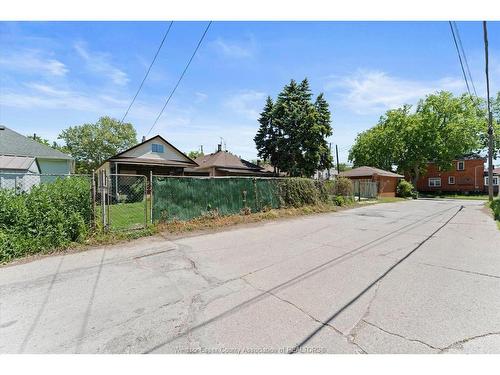 663 Brock Street, Windsor, ON - Outdoor