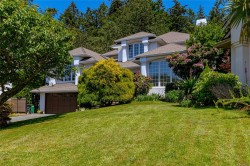833 Royal Wood Pl  Saanich, BC V8Y 3C5