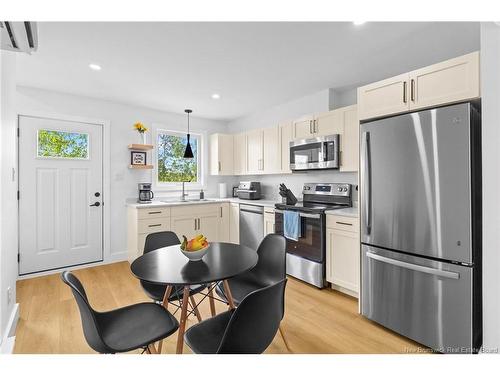 4 Westwood Dr, Fredericton, NB 