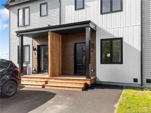 4 Westwood Dr, Fredericton, NB 