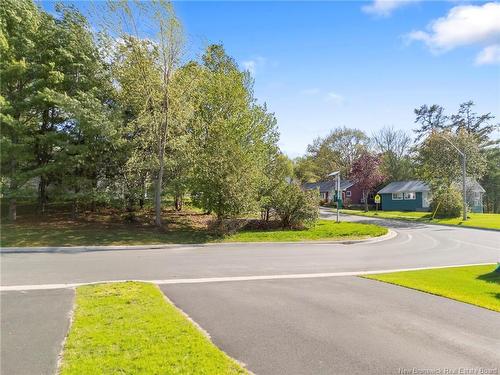 4 Westwood Dr, Fredericton, NB 