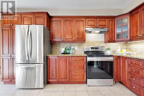 13 Howling Crescent, Ajax, ON - Indoor Photo Showing Kitchen With Stainless Steel Kitchen