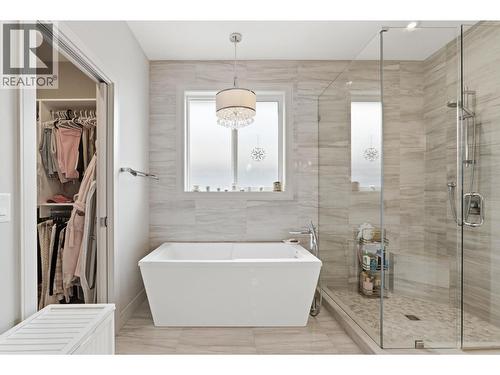 536 Tungsten Court, Kelowna, BC - Indoor Photo Showing Bathroom