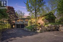 1987 SNAKE Road  Burlington, ON L7P 4Y1