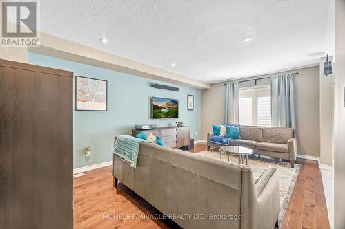 21 Davinci Boulevard, Hamilton, ON - Indoor Photo Showing Living Room