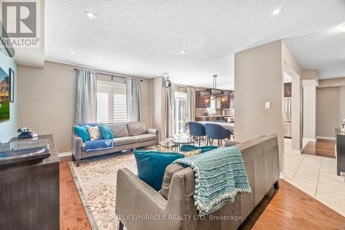 21 Davinci Boulevard, Hamilton, ON - Indoor Photo Showing Living Room
