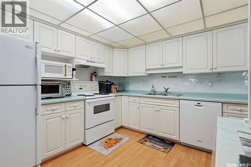 105 301 34Th Street W, Prince Albert, SK - Indoor Photo Showing Kitchen With Double Sink