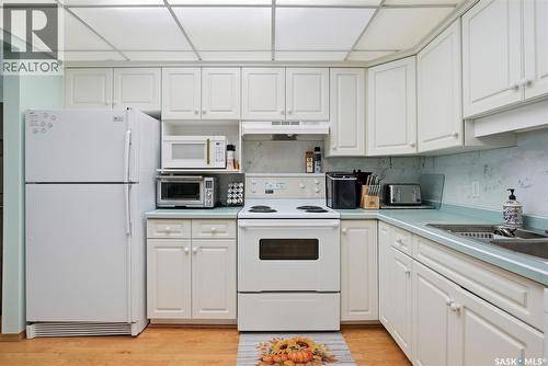 105 301 34Th Street W, Prince Albert, SK - Indoor Photo Showing Kitchen