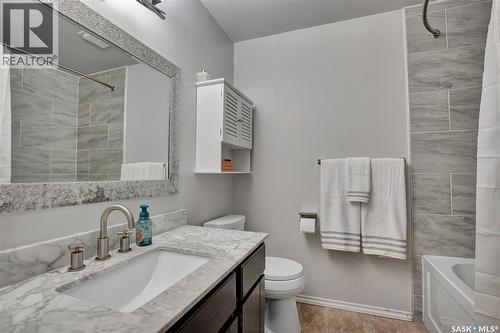 3831 Taylor Street E, Saskatoon, SK - Indoor Photo Showing Bathroom