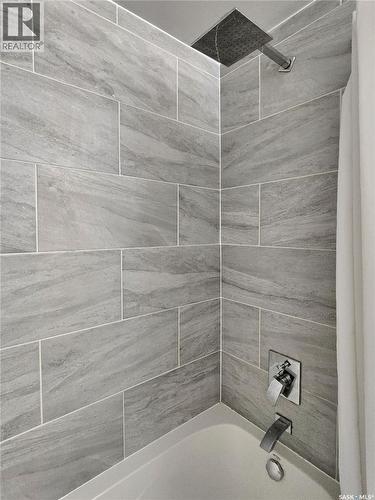 3831 Taylor Street E, Saskatoon, SK - Indoor Photo Showing Bathroom