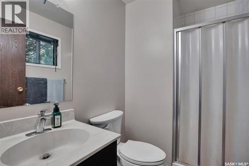 3831 Taylor Street E, Saskatoon, SK - Indoor Photo Showing Bathroom