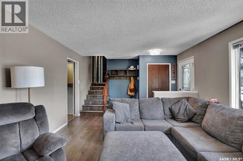 3831 Taylor Street E, Saskatoon, SK - Indoor Photo Showing Living Room