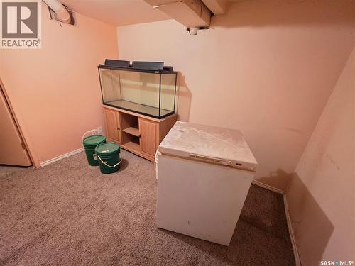 678 1St Avenue Ne, Swift Current, SK - Indoor Photo Showing Laundry Room