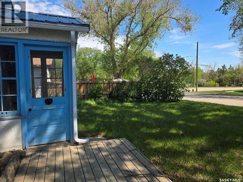 678 1St Avenue Ne, Swift Current, SK - Outdoor With Deck Patio Veranda