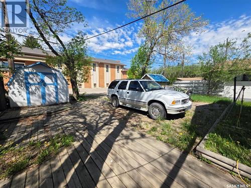 678 1St Avenue Ne, Swift Current, SK - Outdoor