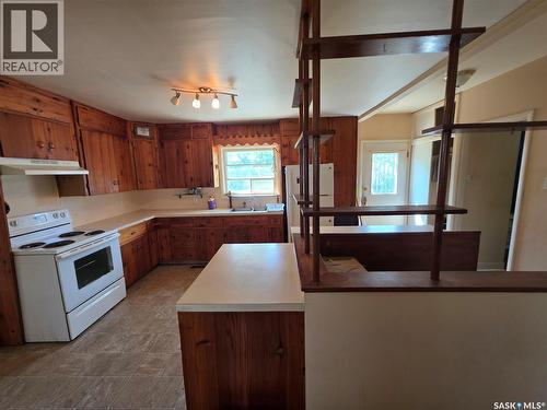 678 1St Avenue Ne, Swift Current, SK - Indoor Photo Showing Kitchen