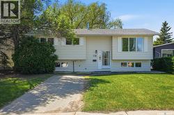 118 Laurentian DRIVE  Saskatoon, SK S7H 4M2