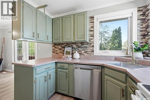 118 Laurentian Drive, Saskatoon, SK - Indoor Photo Showing Kitchen