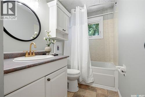 118 Laurentian Drive, Saskatoon, SK - Indoor Photo Showing Bathroom