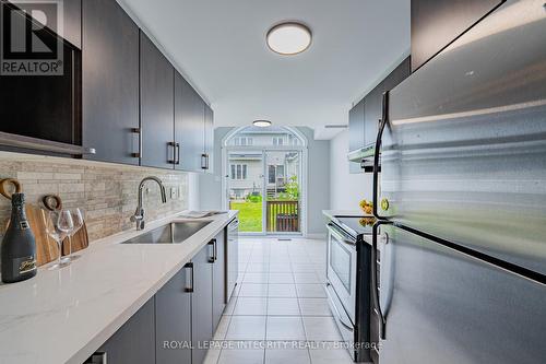 132 Mancini Way E, Ottawa, ON - Indoor Photo Showing Kitchen With Upgraded Kitchen