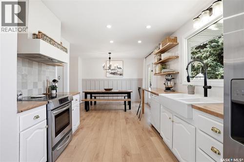 21 Potter Crescent, Saskatoon, SK - Indoor Photo Showing Kitchen With Upgraded Kitchen