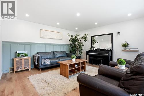 21 Potter Crescent, Saskatoon, SK - Indoor Photo Showing Living Room
