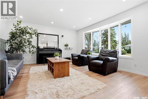 21 Potter Crescent, Saskatoon, SK - Indoor Photo Showing Living Room