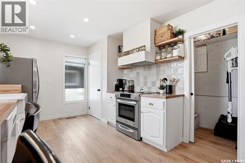 21 Potter Crescent, Saskatoon, SK - Indoor Photo Showing Kitchen