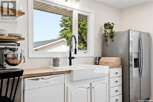 21 Potter Crescent, Saskatoon, SK - Indoor Photo Showing Kitchen
