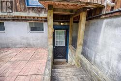 Separate entrance to basement - 