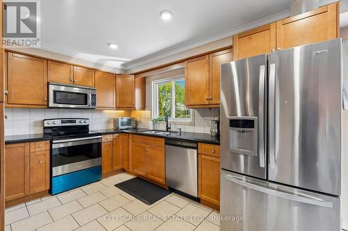 4356 Wakefield Crescent, Mississauga, ON - Indoor Photo Showing Kitchen