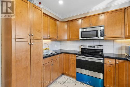 4356 Wakefield Crescent, Mississauga, ON - Indoor Photo Showing Kitchen