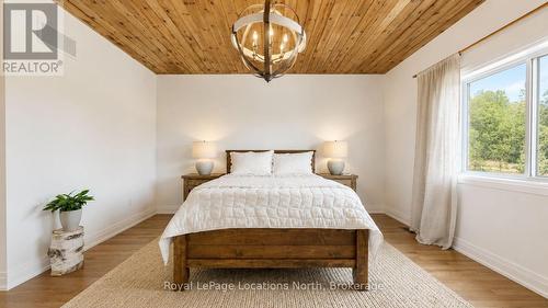 Primary Bedroom - 70 Plewes Drive, Collingwood, ON - Indoor Photo Showing Bedroom