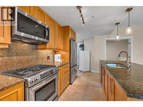 75 Martin Street Unit# 101, Penticton, BC - Indoor Photo Showing Kitchen With Upgraded Kitchen