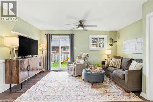 150 Mountville Avenue, Hamilton, ON - Indoor Photo Showing Living Room