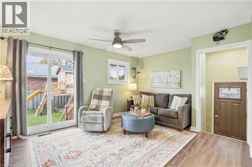 150 Mountville Avenue, Hamilton, ON - Indoor Photo Showing Living Room
