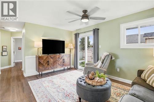 150 Mountville Avenue, Hamilton, ON - Indoor Photo Showing Living Room