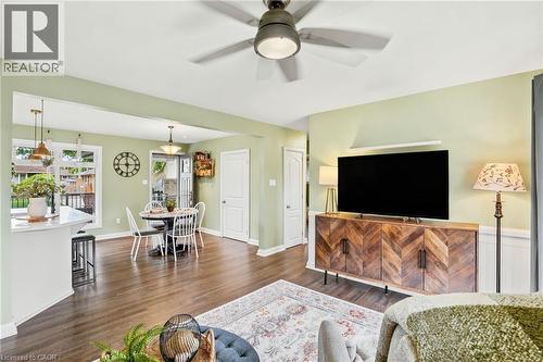 150 Mountville Avenue, Hamilton, ON - Indoor Photo Showing Living Room