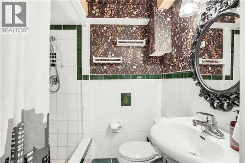 150 Mountville Avenue, Hamilton, ON - Indoor Photo Showing Bathroom