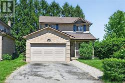82 BRAEHEID Avenue  Waterdown, ON L8B 0C6