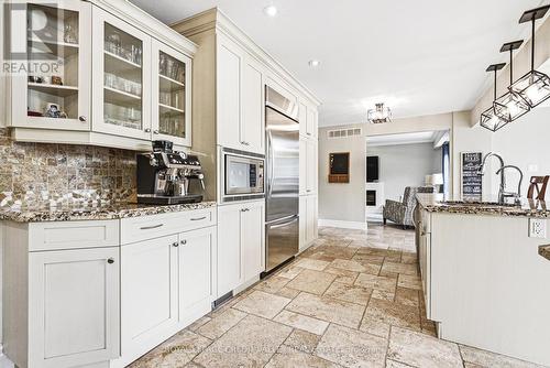5 Valleygreen Crescent S, Caledon, ON - Indoor Photo Showing Kitchen With Upgraded Kitchen