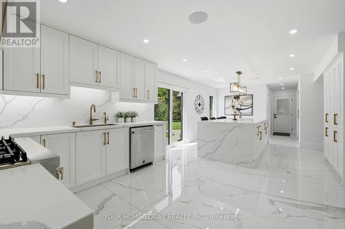 27 Chantelay Crescent, Halton Hills, ON - Indoor Photo Showing Kitchen