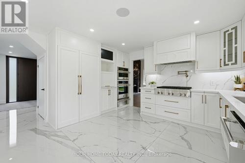 27 Chantelay Crescent, Halton Hills, ON - Indoor Photo Showing Kitchen With Upgraded Kitchen