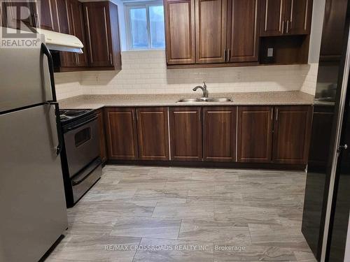 673 Bristol Road W, Mississauga, ON - Indoor Photo Showing Kitchen With Double Sink