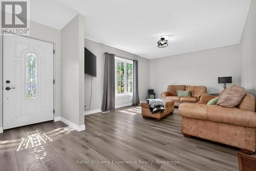 2555 Hodgins Road, Severn, ON - Indoor Photo Showing Living Room