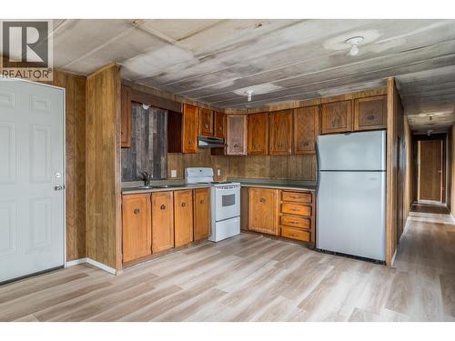 4807 Clarke Avenue, Lac La Hache, BC - Indoor Photo Showing Kitchen
