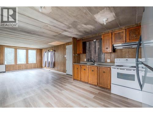 4807 Clarke Avenue, Lac La Hache, BC - Indoor Photo Showing Kitchen