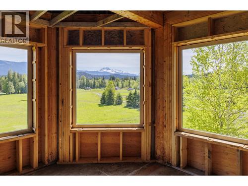 8985 Crescent Spur Road, Mcbride, BC - Indoor Photo Showing Other Room