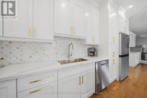 5811 Cornell Crescent, Mississauga, ON - Indoor Photo Showing Kitchen