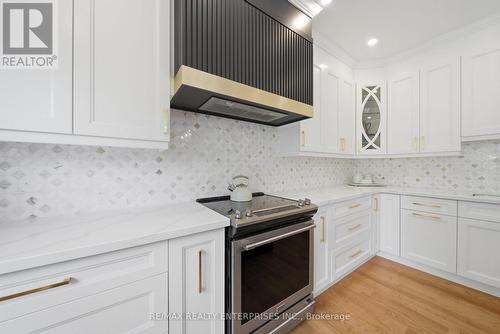 5811 Cornell Crescent, Mississauga, ON - Indoor Photo Showing Kitchen